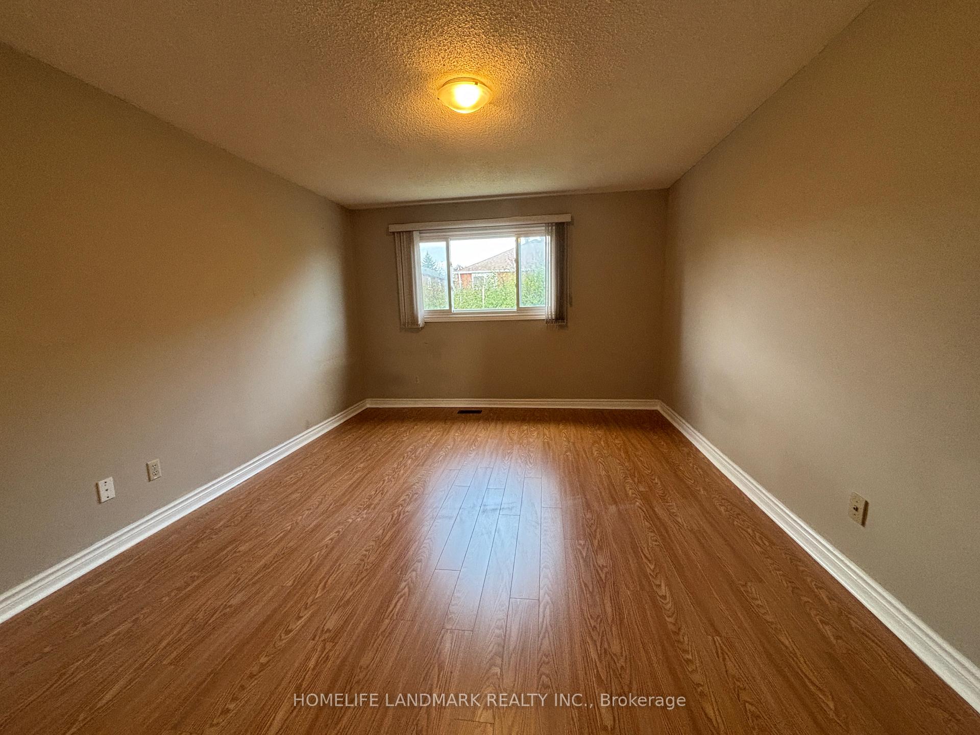Photo 6 of 7 Brooklyn Crescent, Markham, Markville — HOMEH