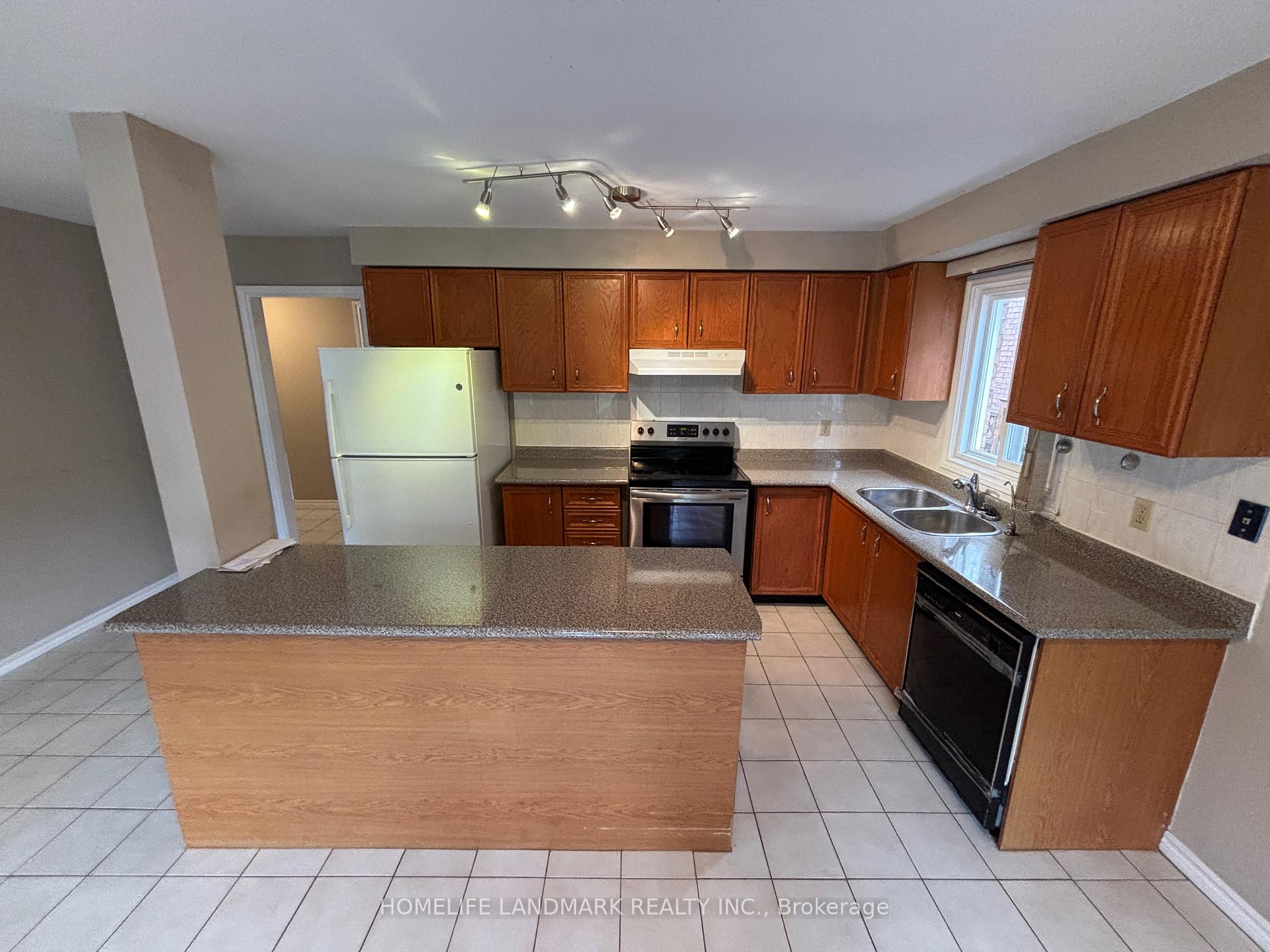 Photo 23 of 7 Brooklyn Crescent, Markham, Markville — HOMEH