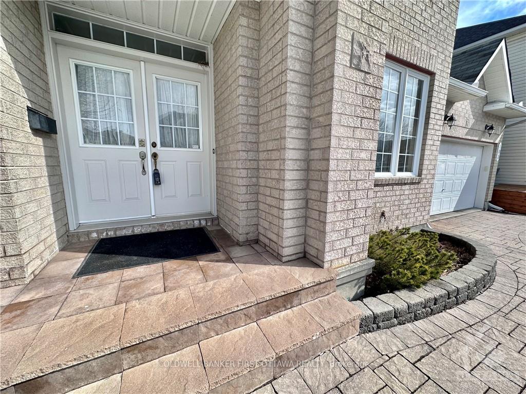 Photo 4 of 103 Columbia Avenue, Ottawa, Hunt Club — HOMEH