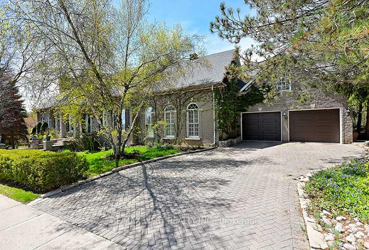 Photo 2 of 5 Humberview Drive E, Vaughan, Islington Woods — HOMEH