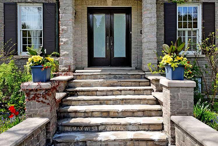 Photo 27 of 5 Humberview Drive E, Vaughan, Islington Woods — HOMEH