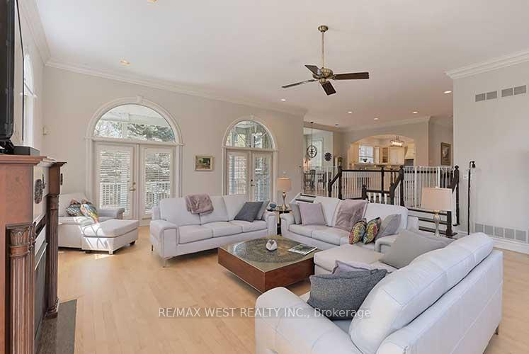 Photo 8 of 5 Humberview Drive E, Vaughan, Islington Woods — HOMEH