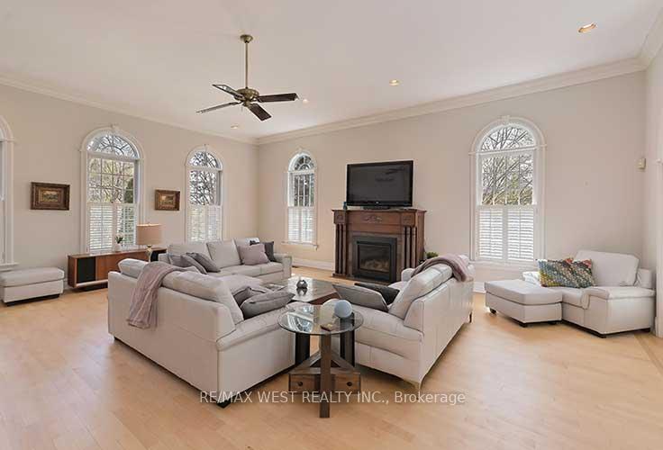 Photo 9 of 5 Humberview Drive E, Vaughan, Islington Woods — HOMEH