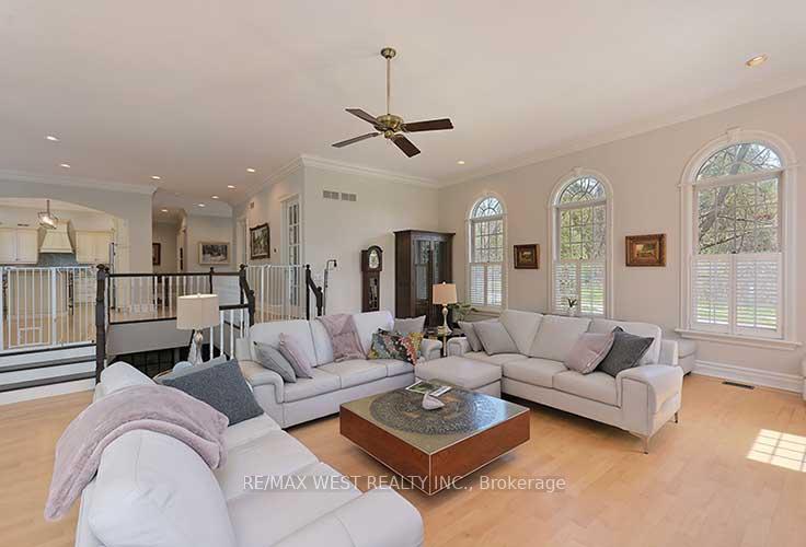 Photo 11 of 5 Humberview Drive E, Vaughan, Islington Woods — HOMEH