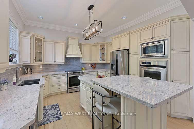 Photo 15 of 5 Humberview Drive E, Vaughan, Islington Woods — HOMEH