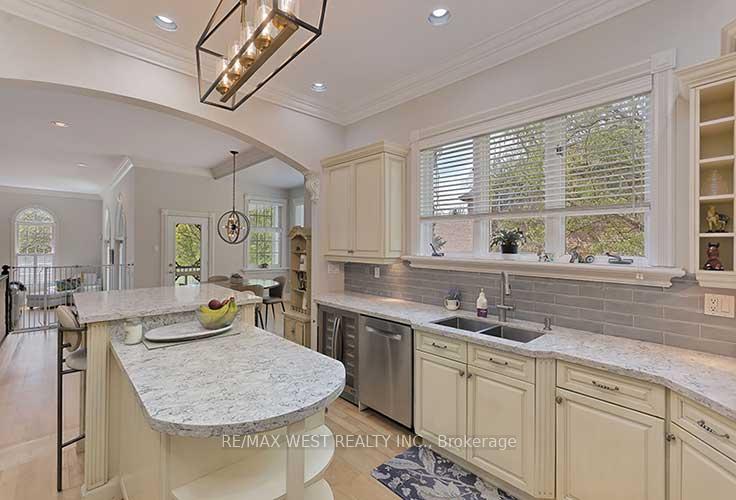 Photo 10 of 5 Humberview Drive E, Vaughan, Islington Woods — HOMEH