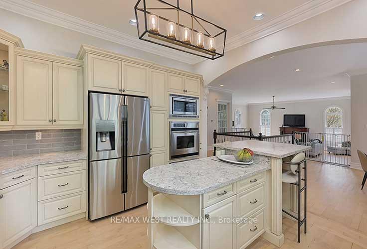 Photo 13 of 5 Humberview Drive E, Vaughan, Islington Woods — HOMEH