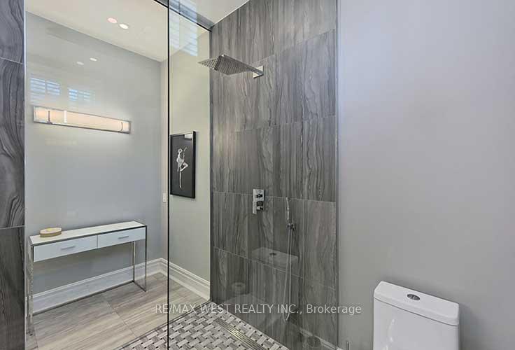 Photo 18 of 5 Humberview Drive E, Vaughan, Islington Woods — HOMEH