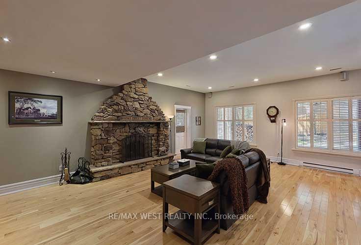 Photo 23 of 5 Humberview Drive E, Vaughan, Islington Woods — HOMEH