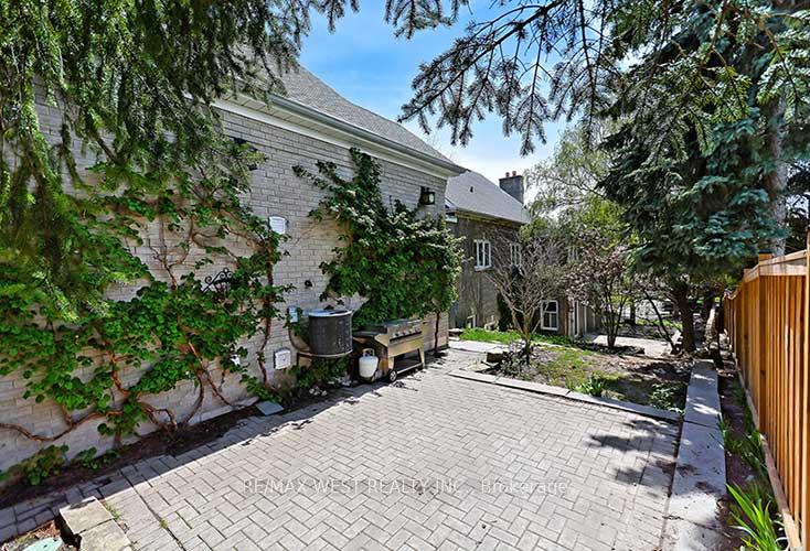 Photo 38 of 5 Humberview Drive E, Vaughan, Islington Woods — HOMEH