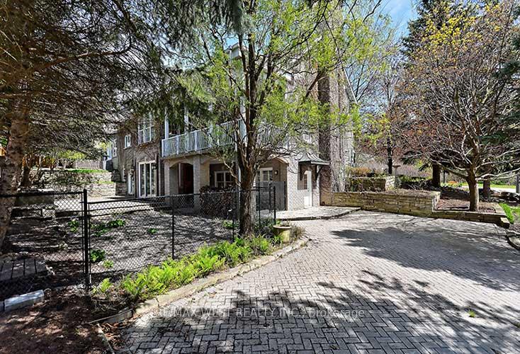Photo 26 of 5 Humberview Drive E, Vaughan, Islington Woods — HOMEH