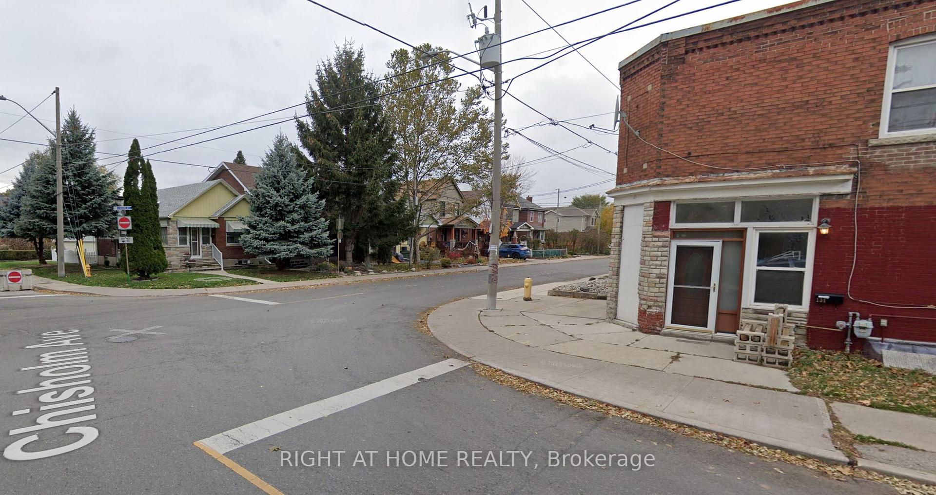 Photo 6 of 131 Chisholm Avenue, Toronto, Woodbine-Lumsden — HOMEH