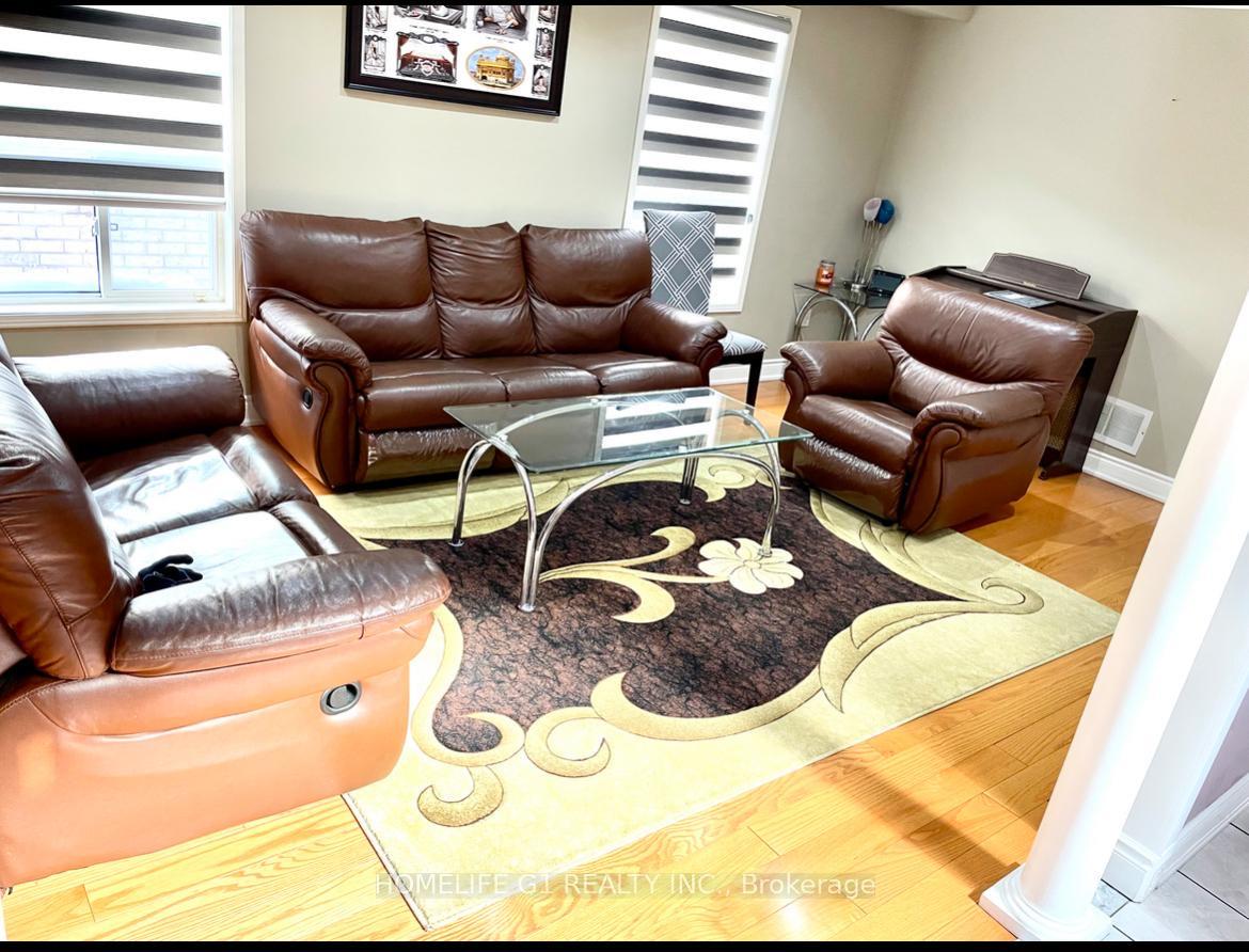 Photo 3 of 25 Olympia Crescent, Brampton, Fletcher's Meadow — HOMEH