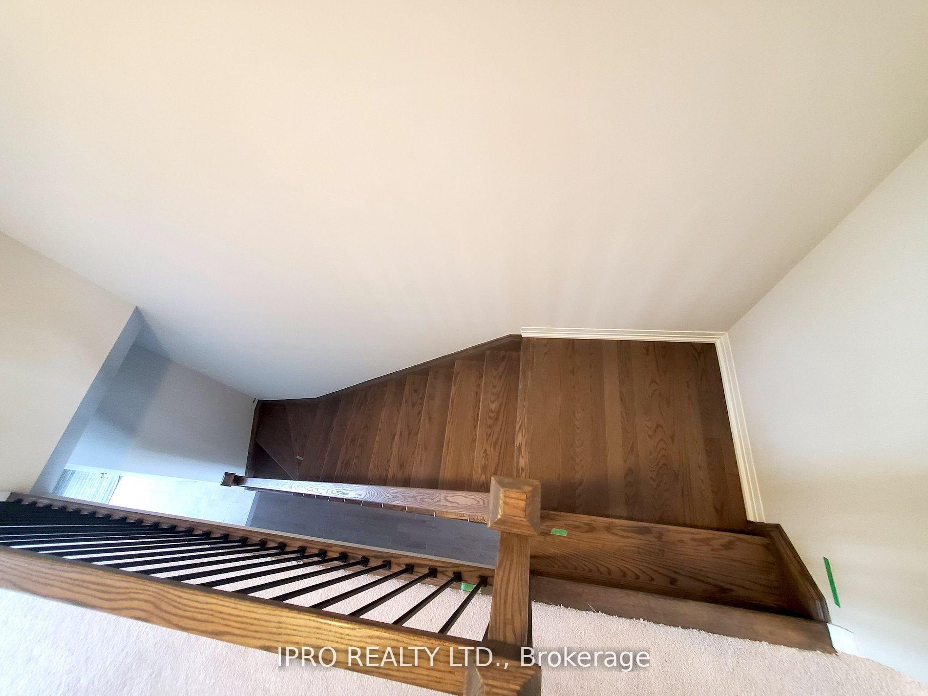 Photo 5 of 112 Yale Drive, Hamilton, Mount Hope — HOMEH