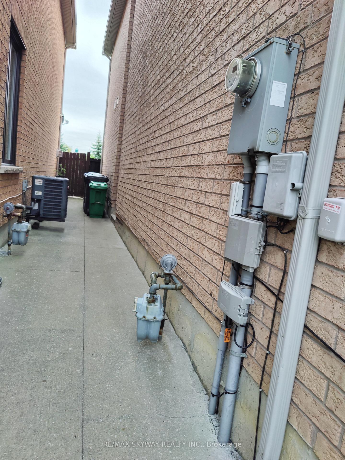 Photo 8 of Unit BSMT, 33 Sled Dog Road, Brampton, Sandringham-Wellington — HOMEH