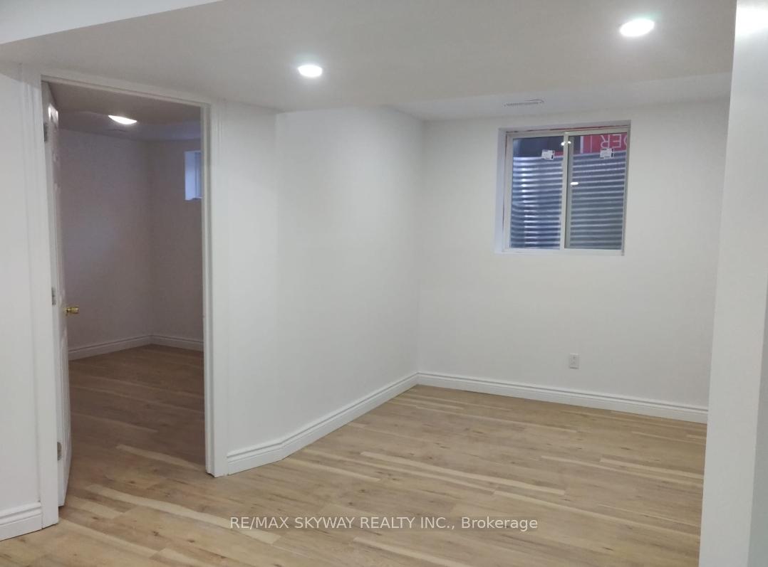 Photo 2 of Unit BSMT, 33 Sled Dog Road, Brampton, Sandringham-Wellington — HOMEH