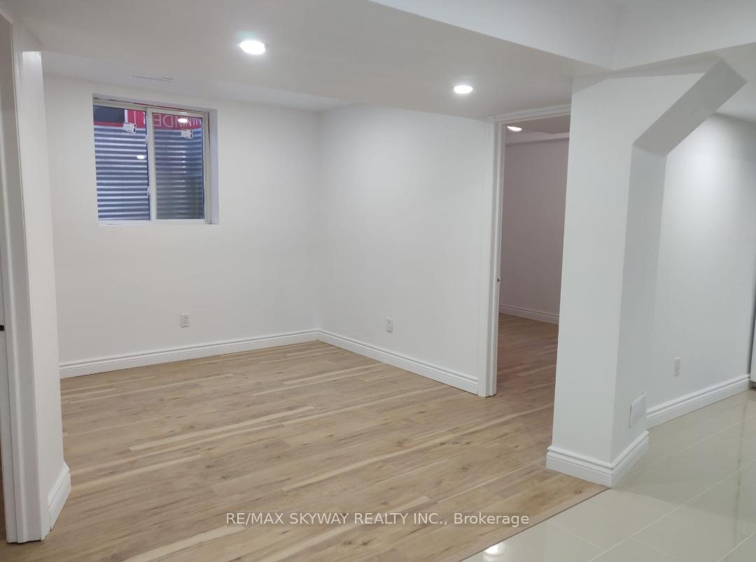 Photo 16 of Unit BSMT, 33 Sled Dog Road, Brampton, Sandringham-Wellington — HOMEH