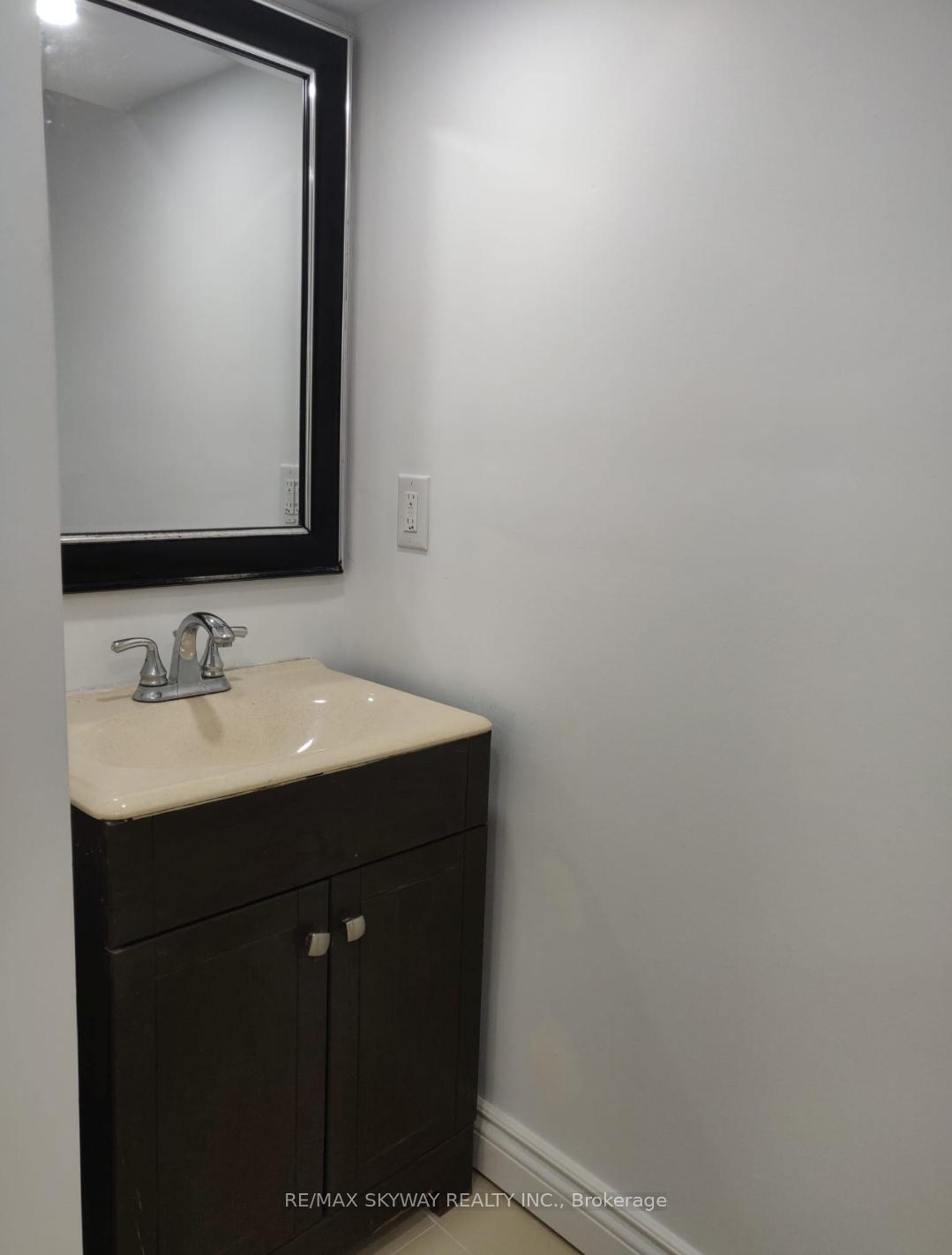 Photo 4 of Unit BSMT, 33 Sled Dog Road, Brampton, Sandringham-Wellington — HOMEH