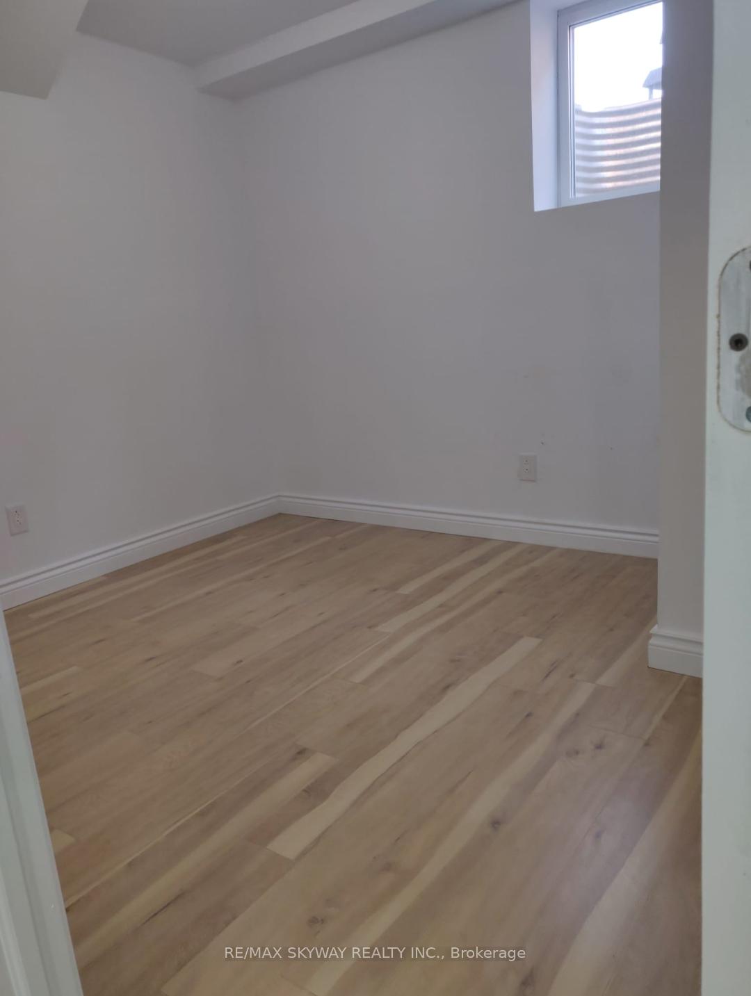 Photo 14 of Unit BSMT, 33 Sled Dog Road, Brampton, Sandringham-Wellington — HOMEH