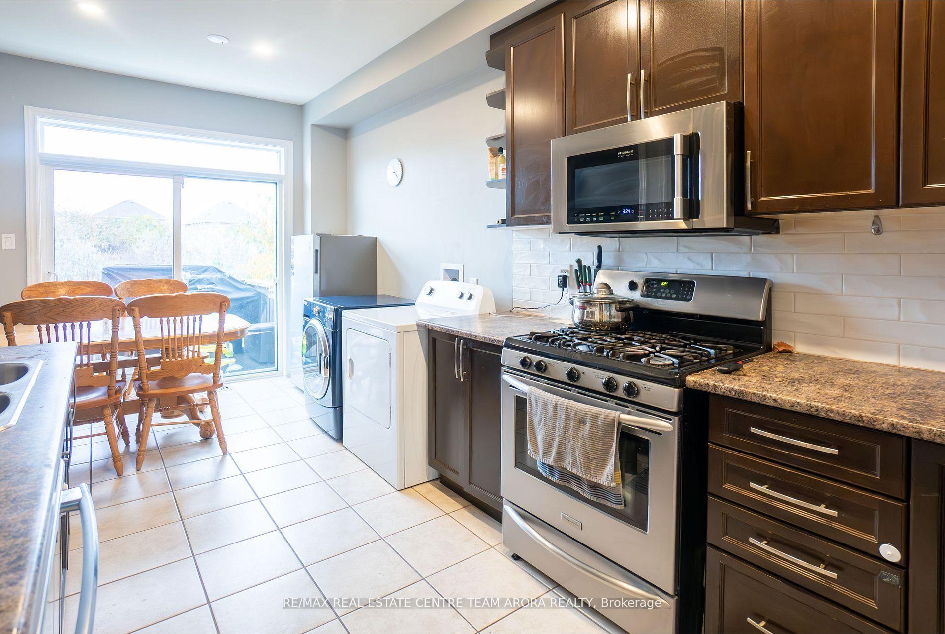 Photo 5 of 64 Begonia (Main) Crescent, Brampton, Downtown Brampton — HOMEH