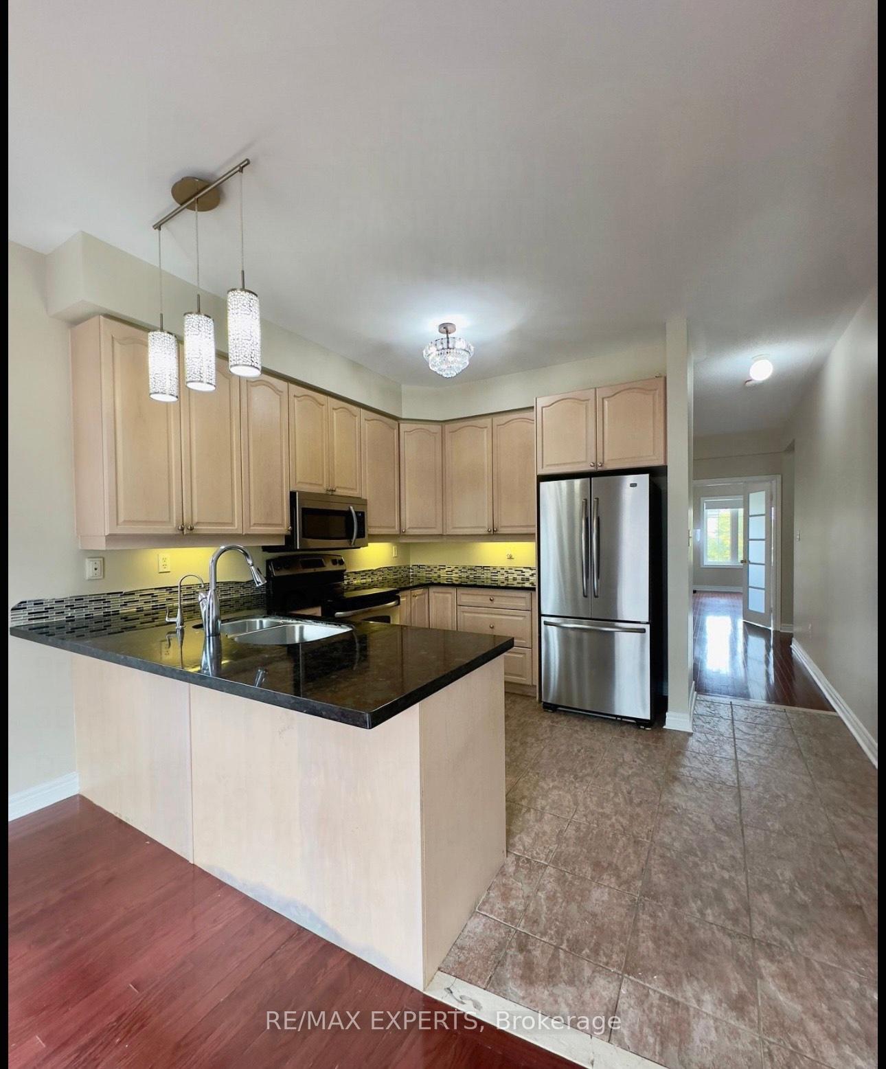Photo 4 of 36 Hiberton Crescent, Brampton, Fletcher's Meadow — HOMEH