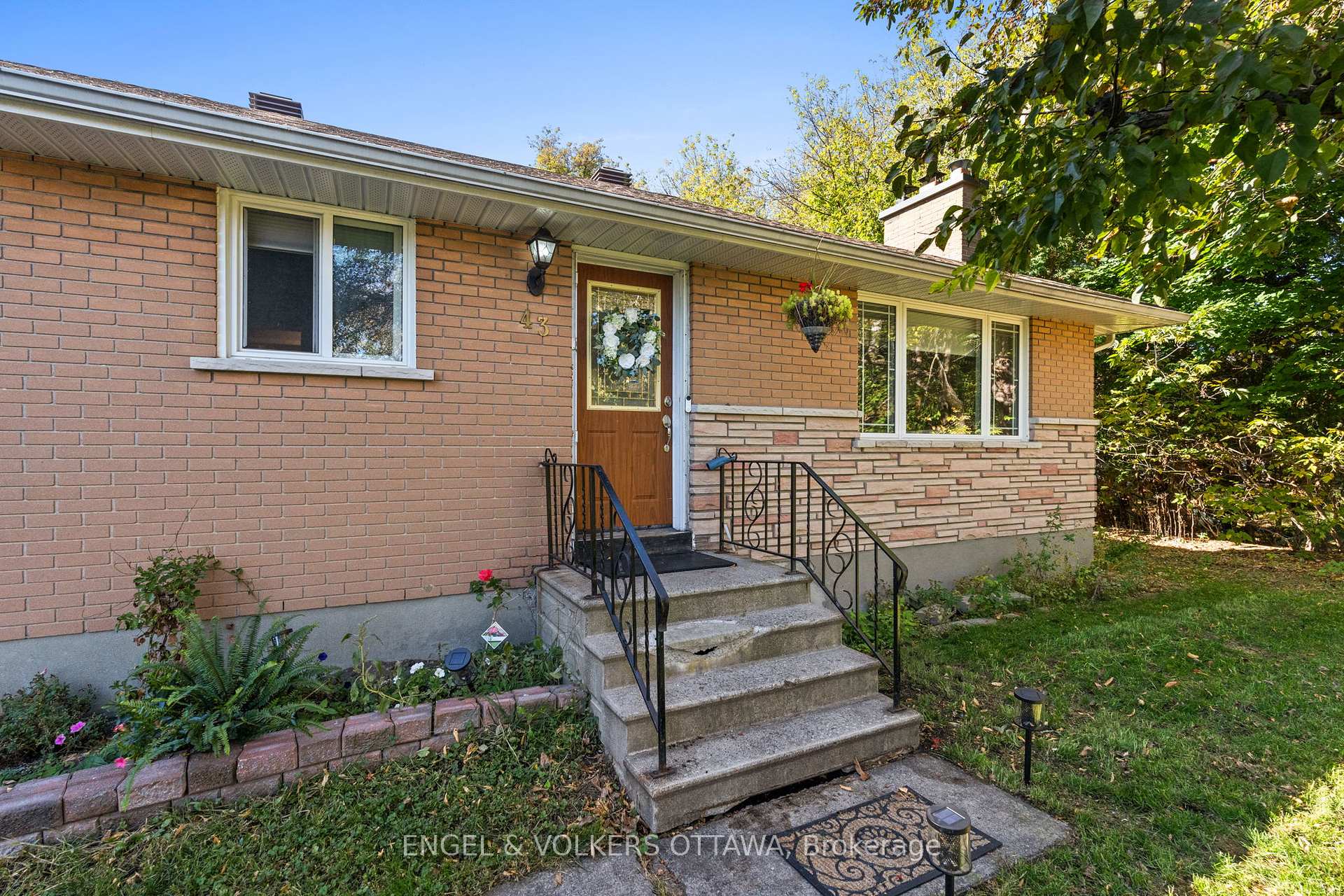 Photo 2 of 43 Cordova Street, Ottawa, Meadowlands/St. Claire Gardens — HOMEH