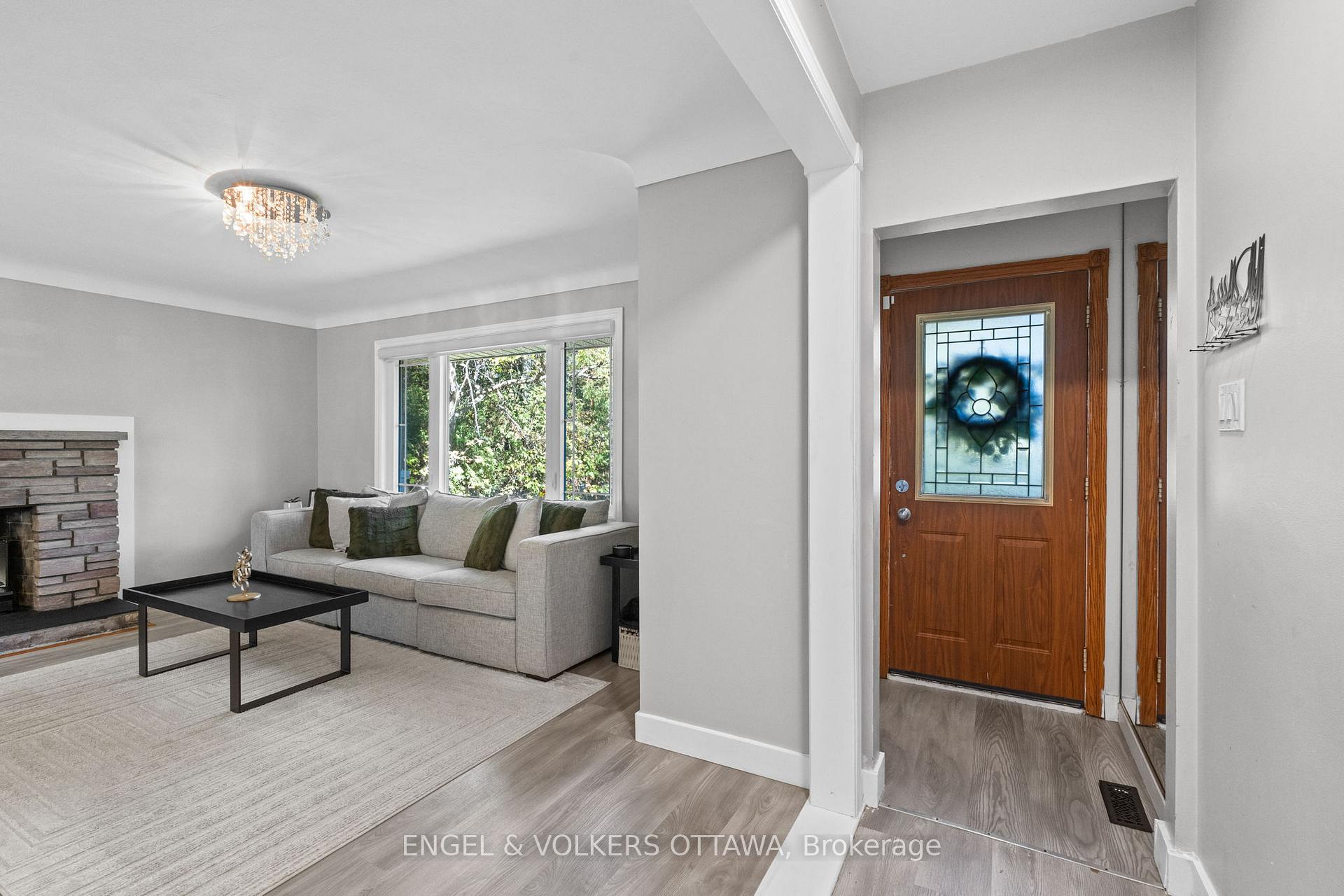 Photo 3 of 43 Cordova Street, Ottawa, Meadowlands/St. Claire Gardens — HOMEH