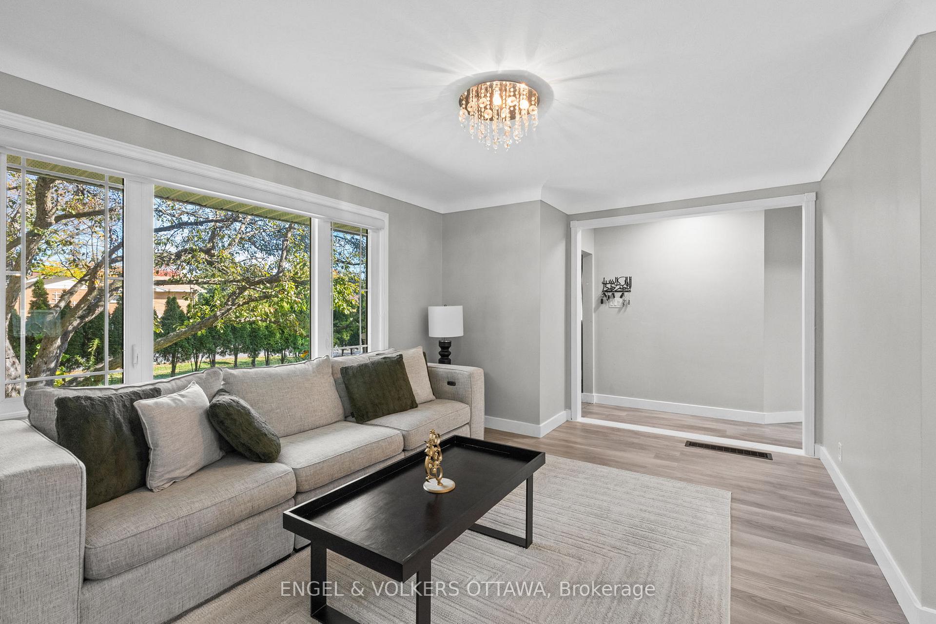 Photo 5 of 43 Cordova Street, Ottawa, Meadowlands/St. Claire Gardens — HOMEH