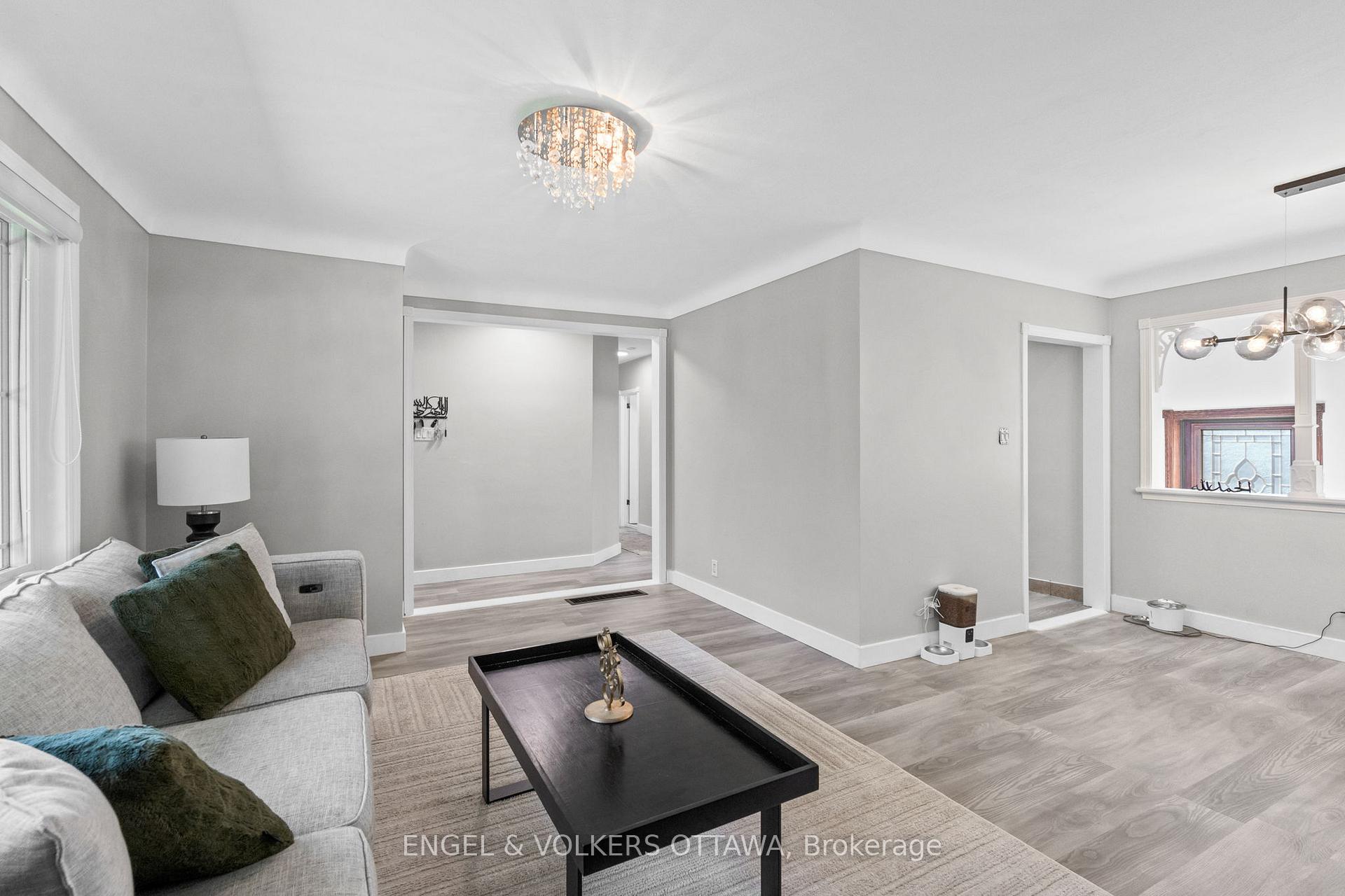 Photo 6 of 43 Cordova Street, Ottawa, Meadowlands/St. Claire Gardens — HOMEH