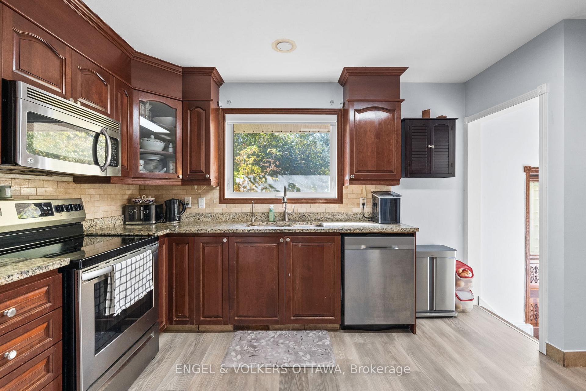 Photo 7 of 43 Cordova Street, Ottawa, Meadowlands/St. Claire Gardens — HOMEH