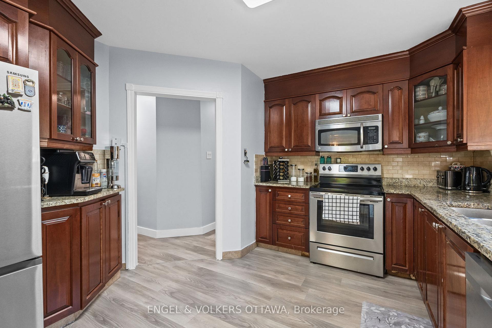 Photo 8 of 43 Cordova Street, Ottawa, Meadowlands/St. Claire Gardens — HOMEH