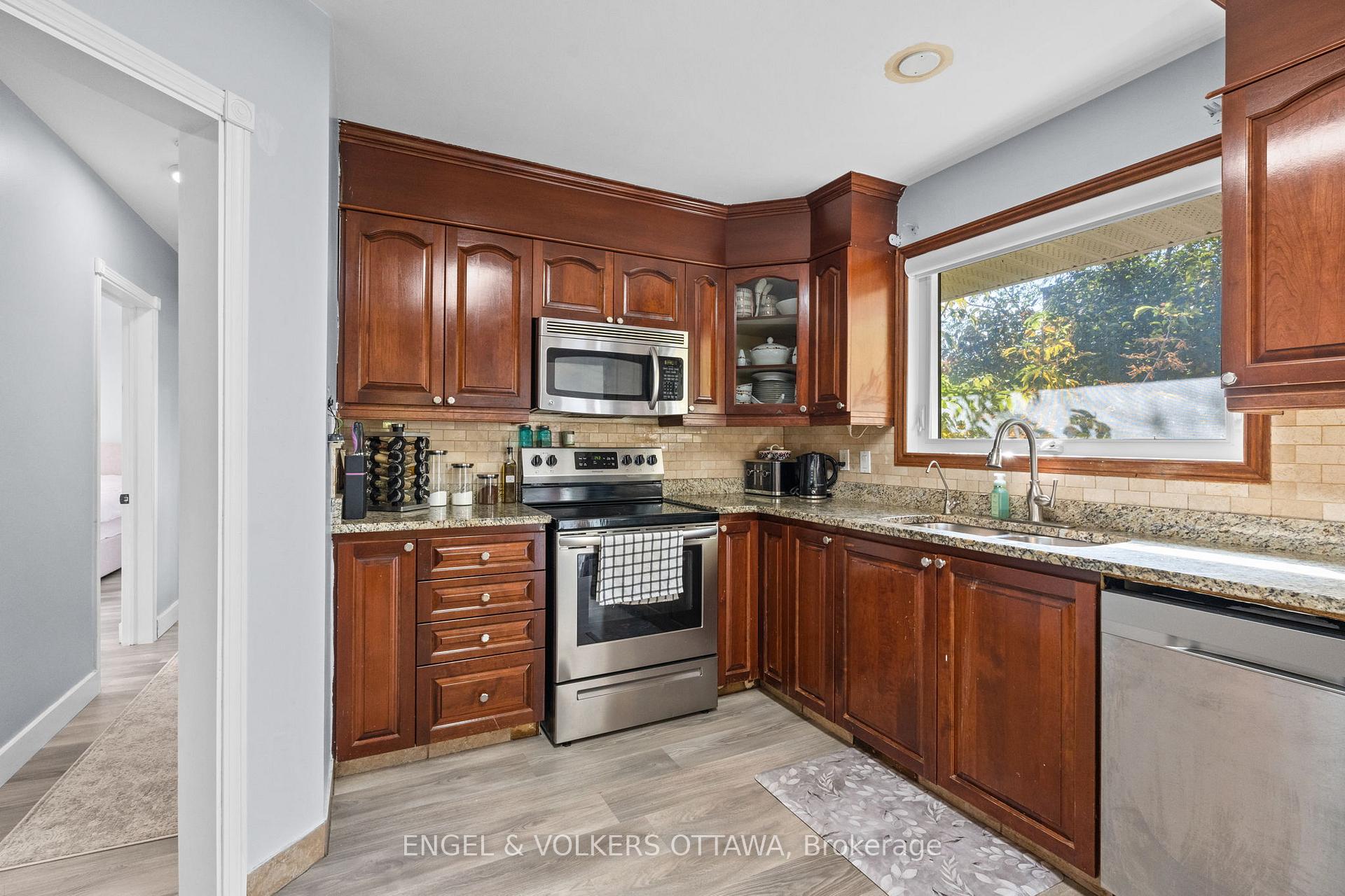 Photo 10 of 43 Cordova Street, Ottawa, Meadowlands/St. Claire Gardens — HOMEH