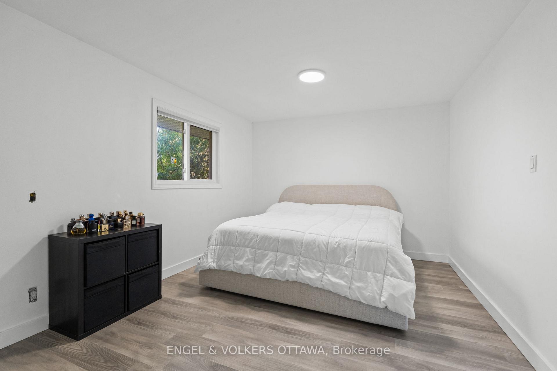 Photo 12 of 43 Cordova Street, Ottawa, Meadowlands/St. Claire Gardens — HOMEH