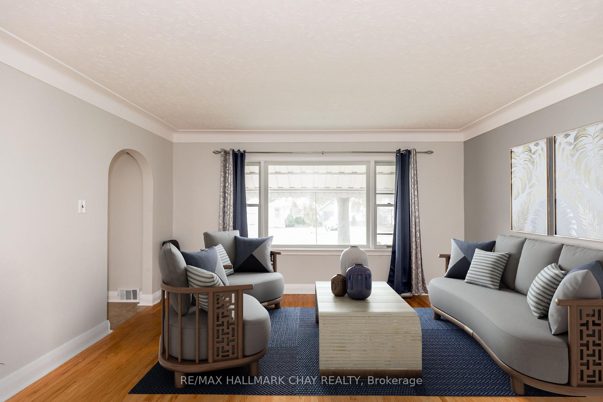 Photo 9 of 81 Eccles Street N, Barrie, Lakeshore — HOMEH