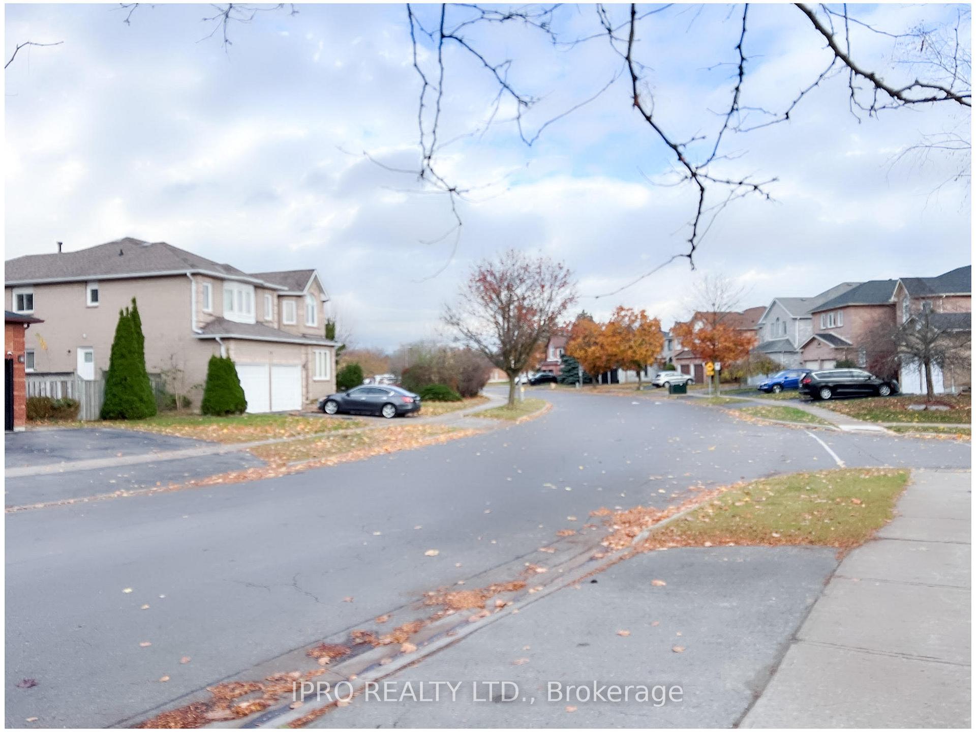 Photo 18 of 75 Willowbrook Drive, Whitby, Pringle Creek — HOMEH