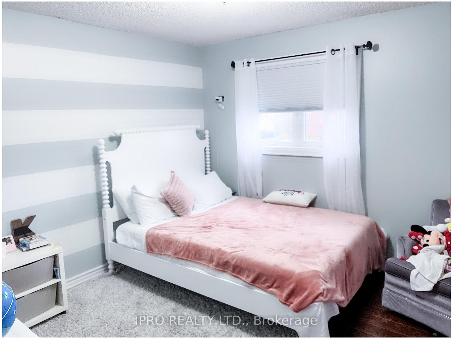 Photo 12 of 75 Willowbrook Drive, Whitby, Pringle Creek — HOMEH
