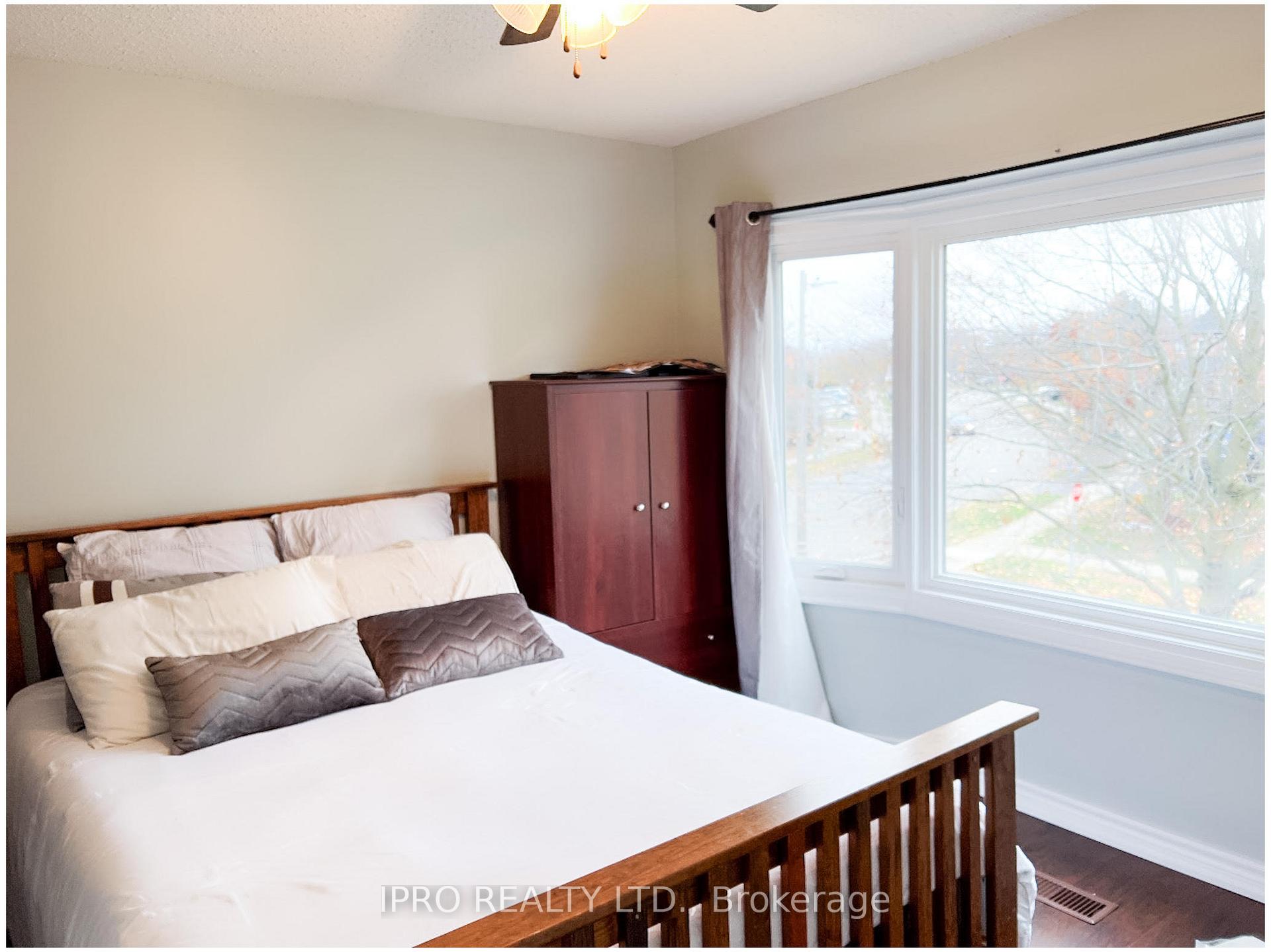 Photo 8 of 75 Willowbrook Drive, Whitby, Pringle Creek — HOMEH