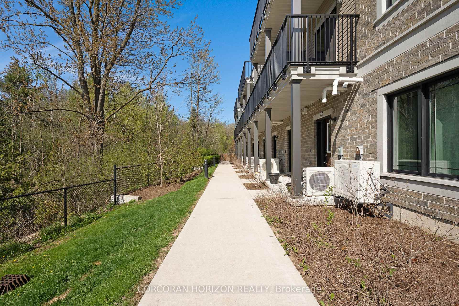 Photo 32 of Unit 39, 107 Westra Drive, Guelph, Willow West/Sugarbush/West Acres — HOMEH