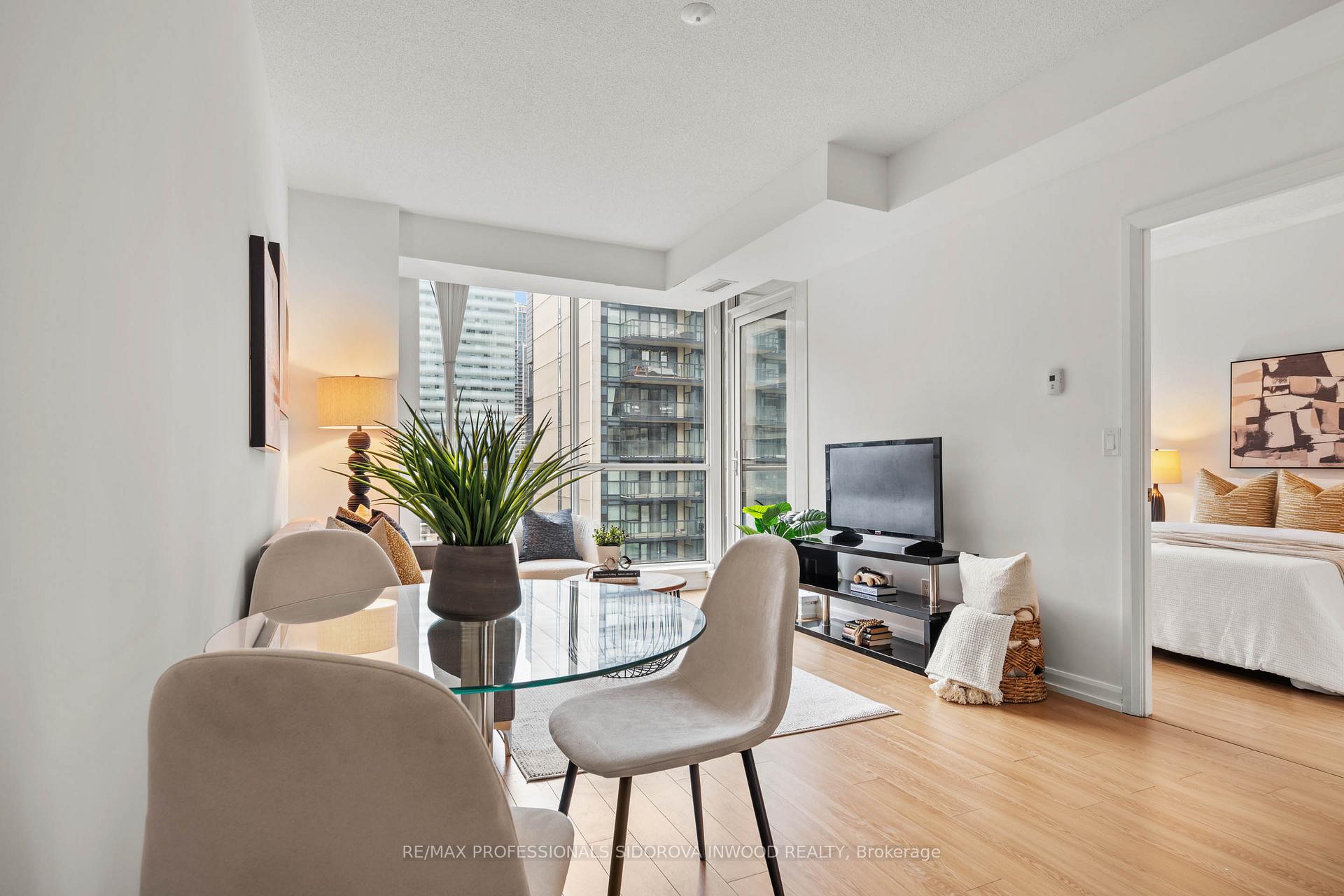 Photo 11 of Unit 1505, 111 Elizabeth Street, Toronto, Bay Street Corridor — HOMEH