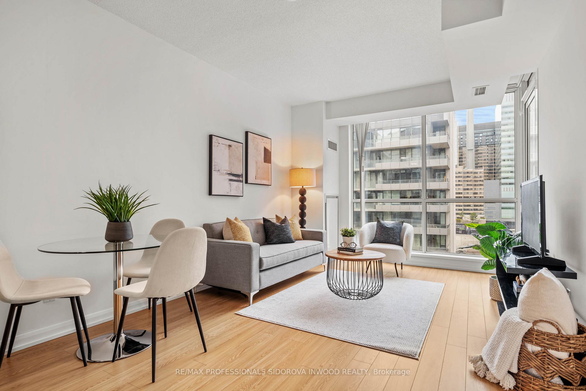 Photo 4 of Unit 1505, 111 Elizabeth Street, Toronto, Bay Street Corridor — HOMEH