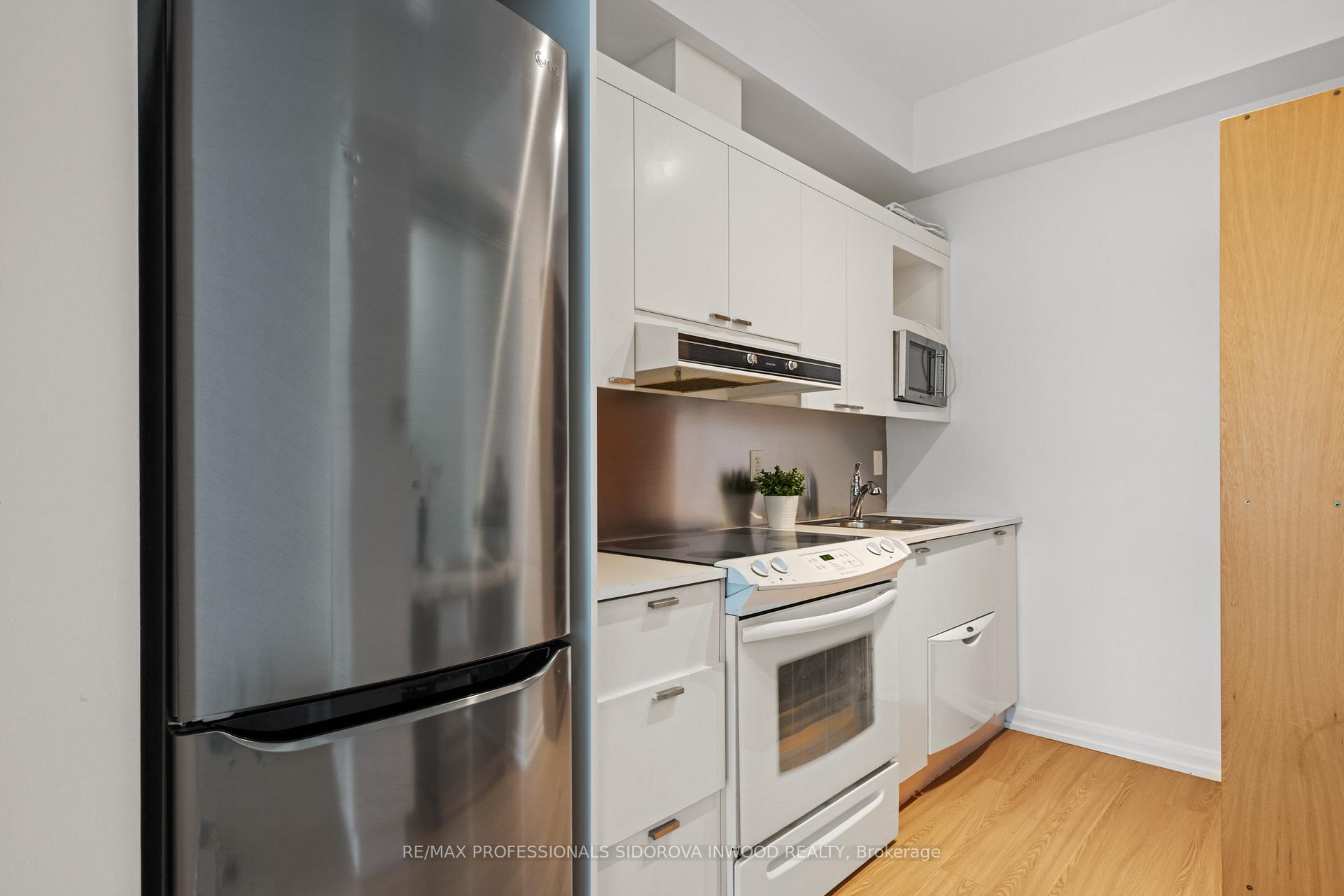 Photo 10 of Unit 1505, 111 Elizabeth Street, Toronto, Bay Street Corridor — HOMEH