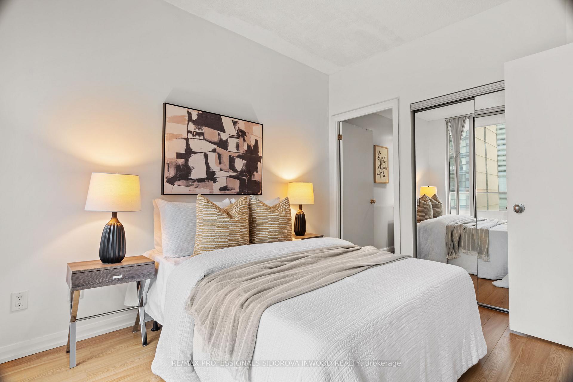 Photo 6 of Unit 1505, 111 Elizabeth Street, Toronto, Bay Street Corridor — HOMEH