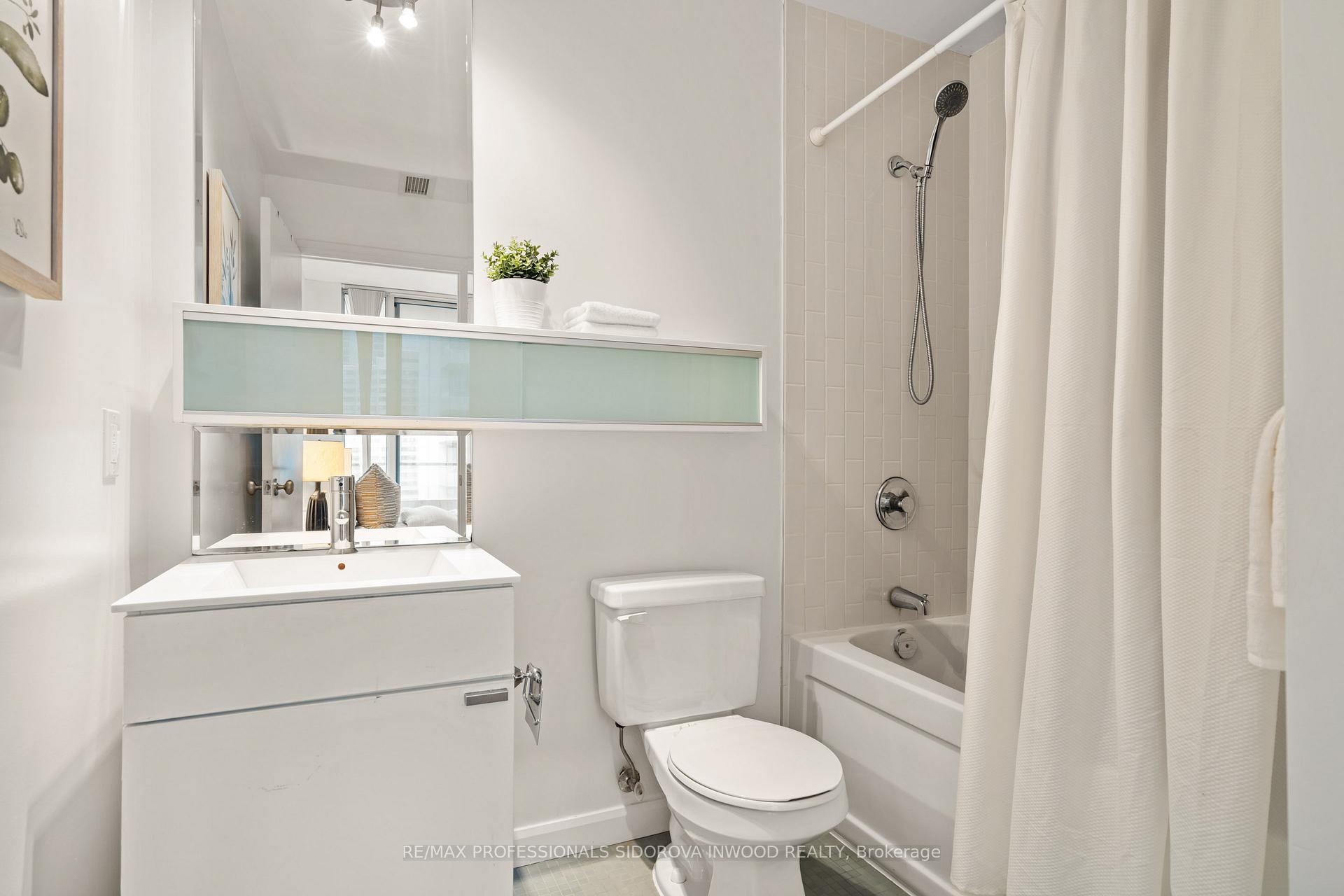 Photo 8 of Unit 1505, 111 Elizabeth Street, Toronto, Bay Street Corridor — HOMEH