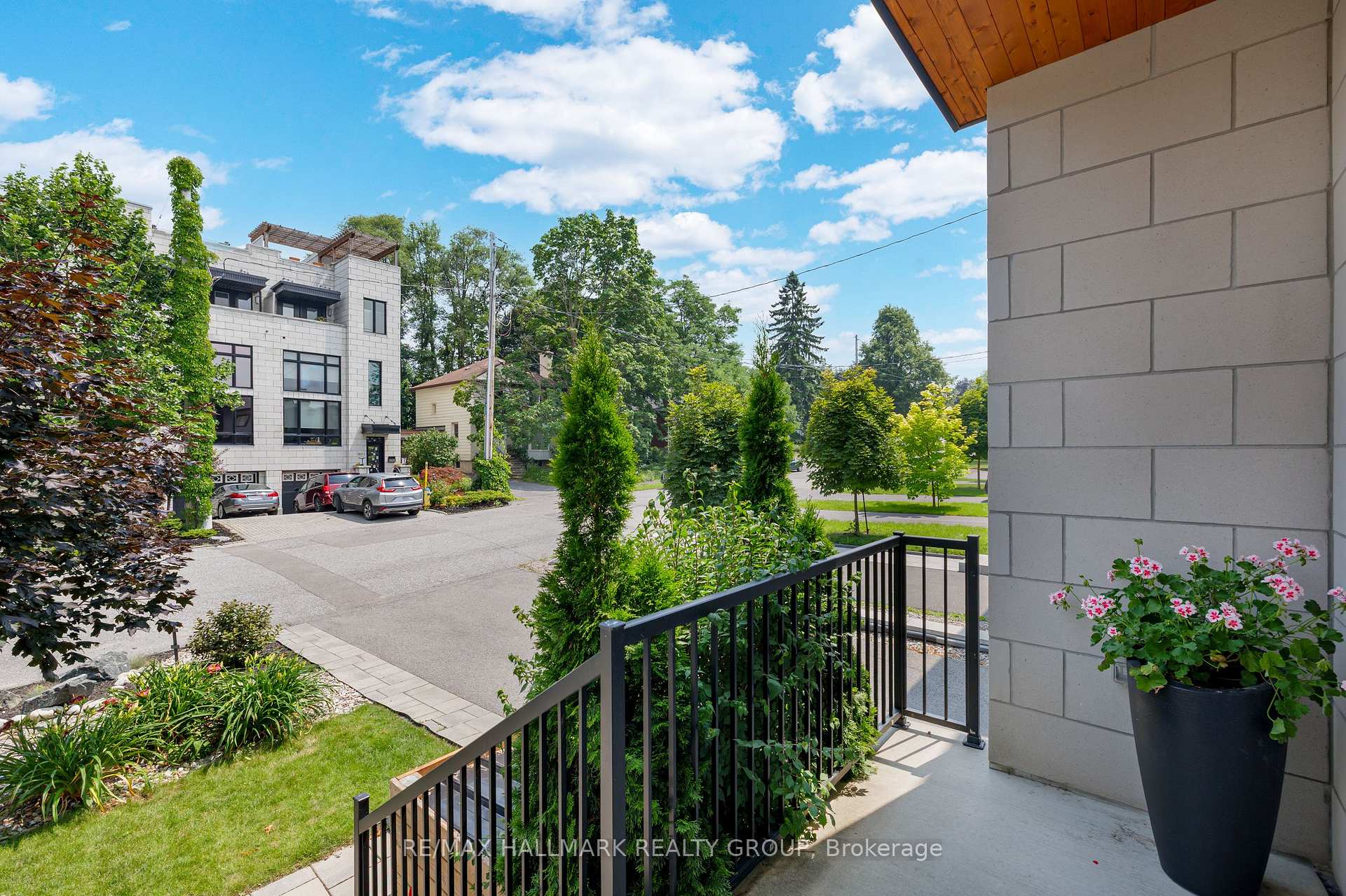 Photo 3 of 804 Kingsmere Avenue, Ottawa, McKellar Heights/Glabar Park — HOMEH