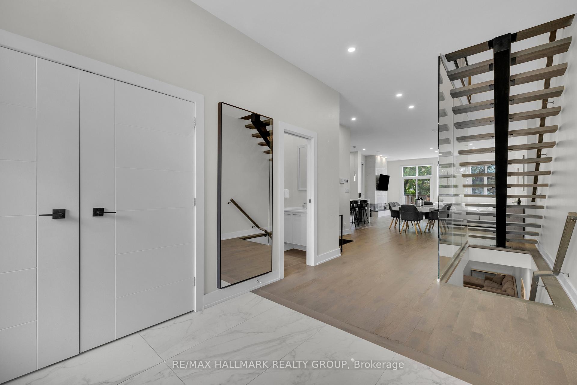Photo 4 of 804 Kingsmere Avenue, Ottawa, McKellar Heights/Glabar Park — HOMEH