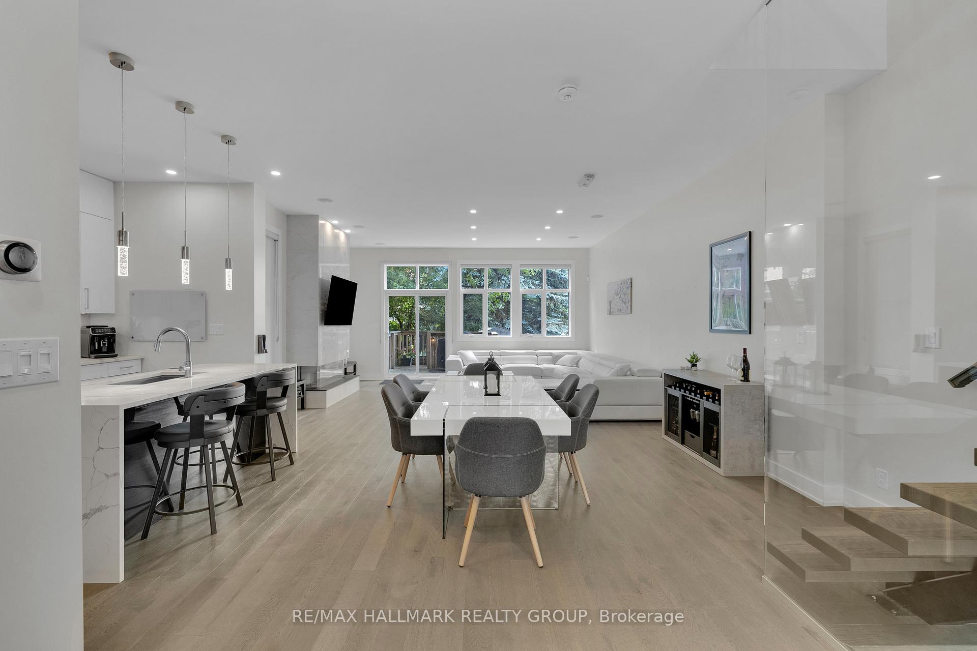 Photo 5 of 804 Kingsmere Avenue, Ottawa, McKellar Heights/Glabar Park — HOMEH