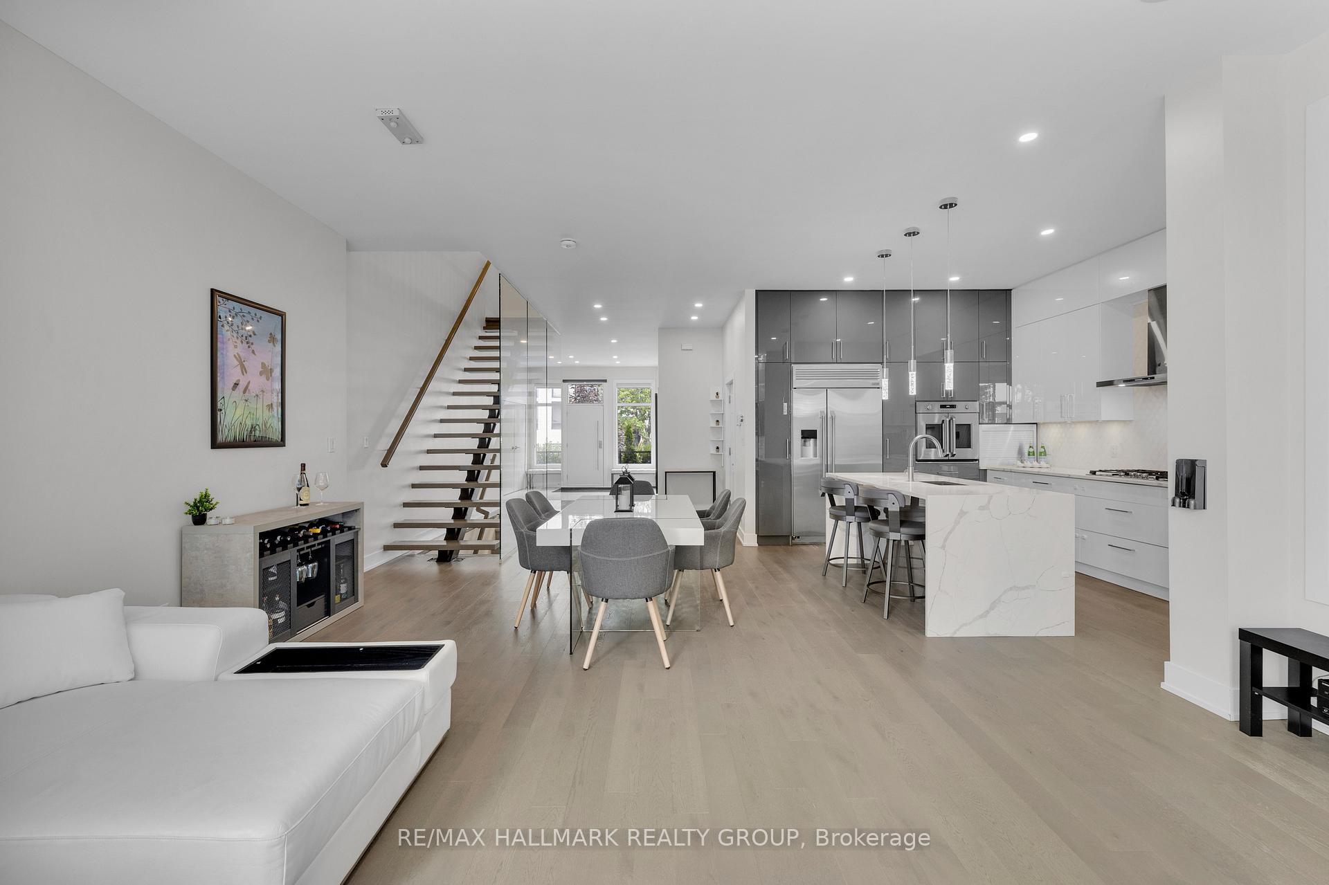 Photo 6 of 804 Kingsmere Avenue, Ottawa, McKellar Heights/Glabar Park — HOMEH