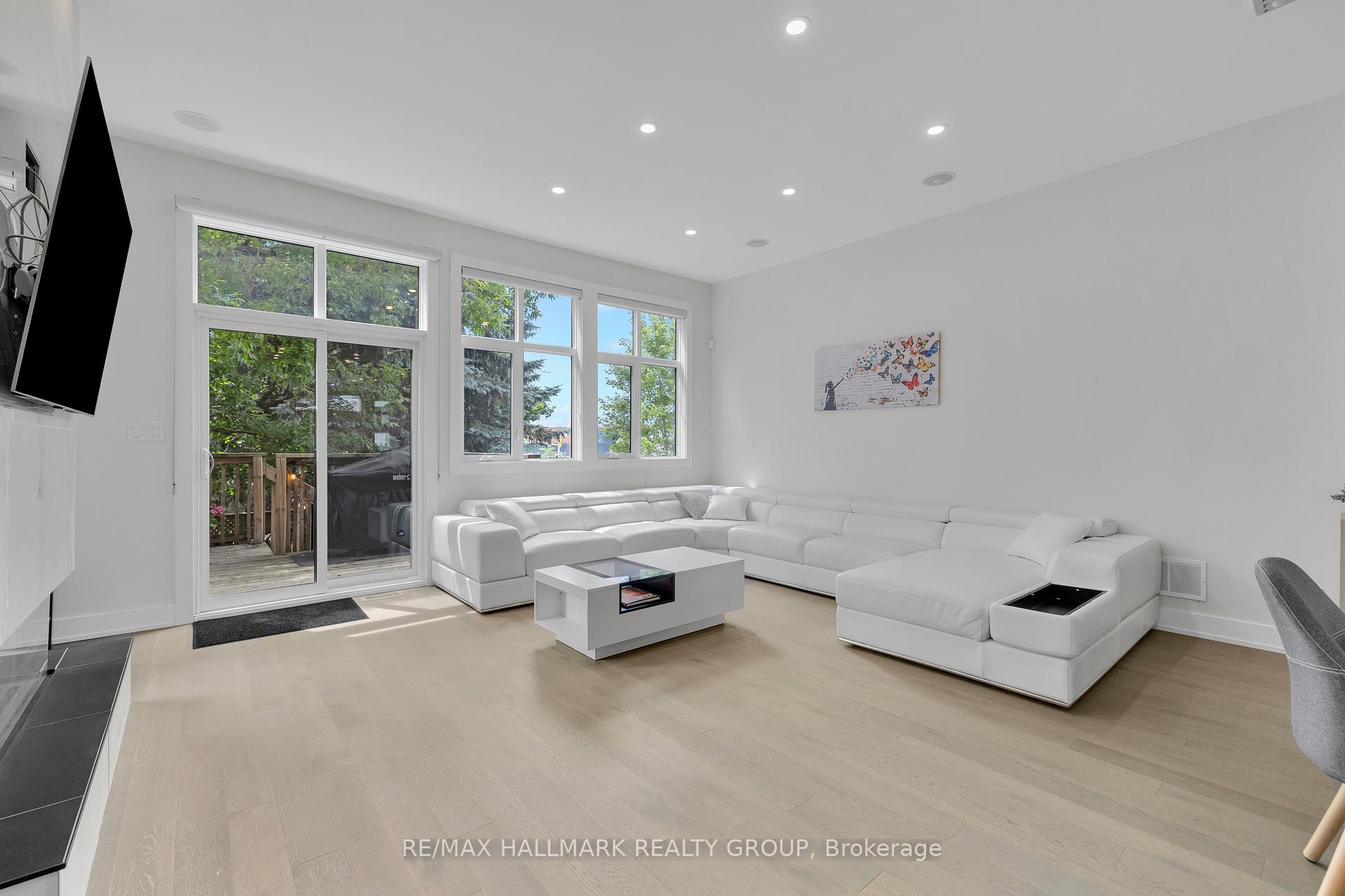 Photo 22 of 804 Kingsmere Avenue, Ottawa, McKellar Heights/Glabar Park — HOMEH