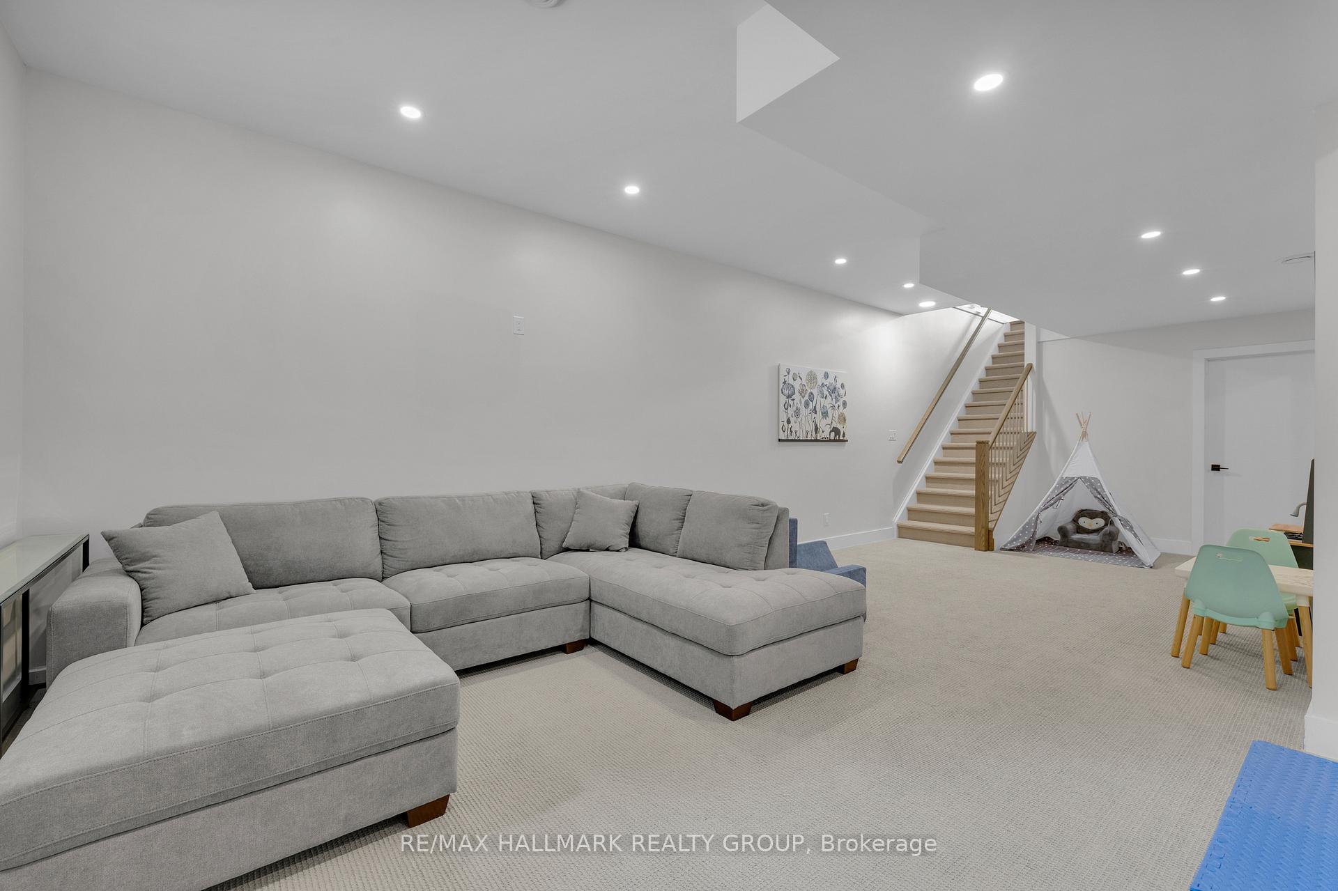 Photo 46 of 804 Kingsmere Avenue, Ottawa, McKellar Heights/Glabar Park — HOMEH