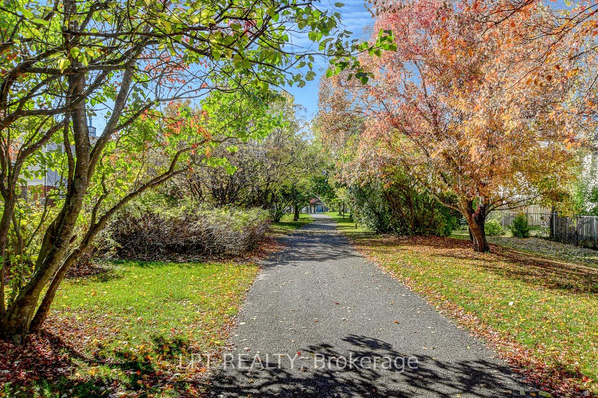 Photo 8 of 204 Forestglade Crescent, Ottawa, Hunt Club Park — HOMEH